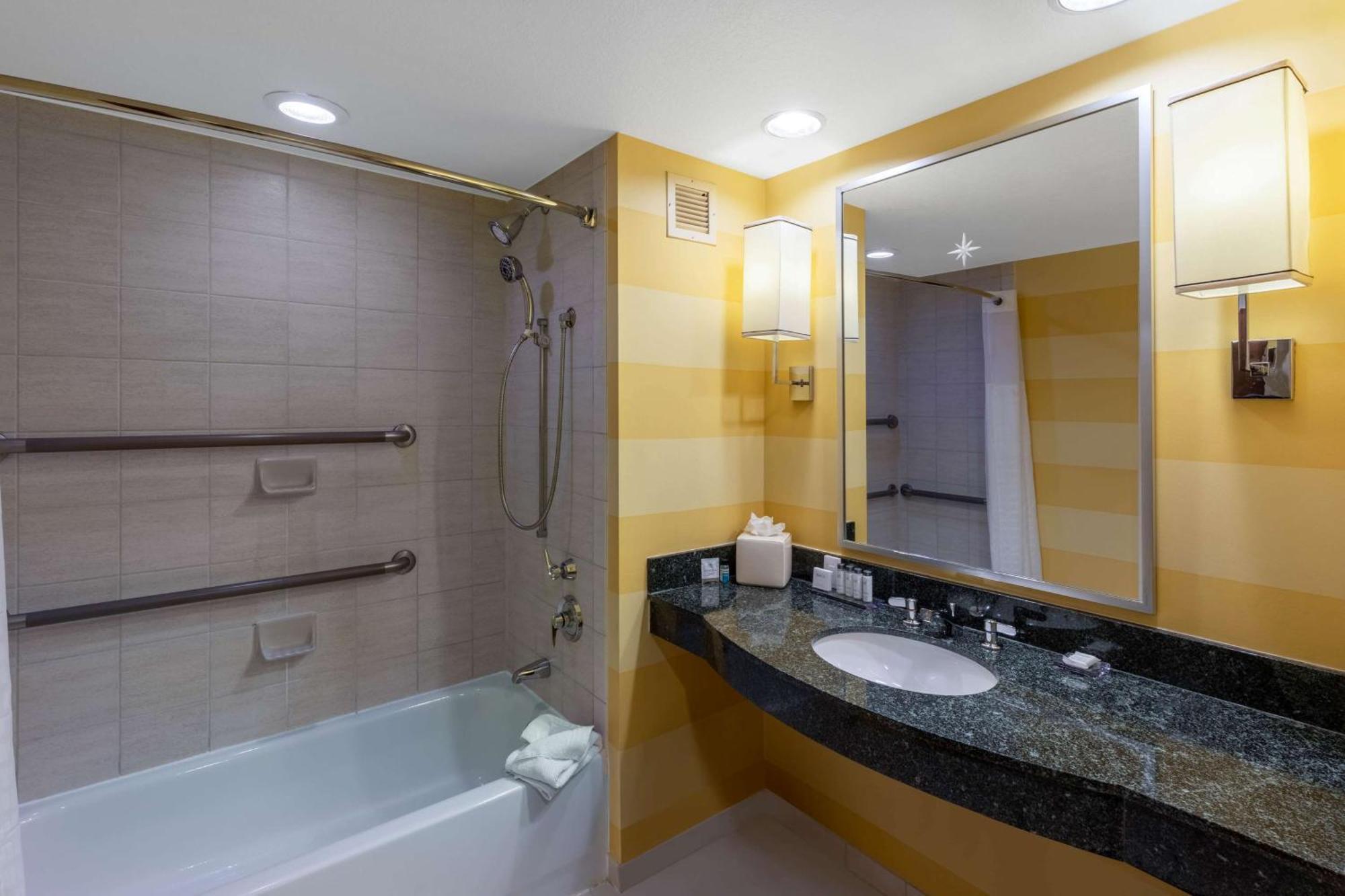 1 King Bed One-Bedroom Junior Suite Club Floor Non-Smoking,1275628426:JPEG