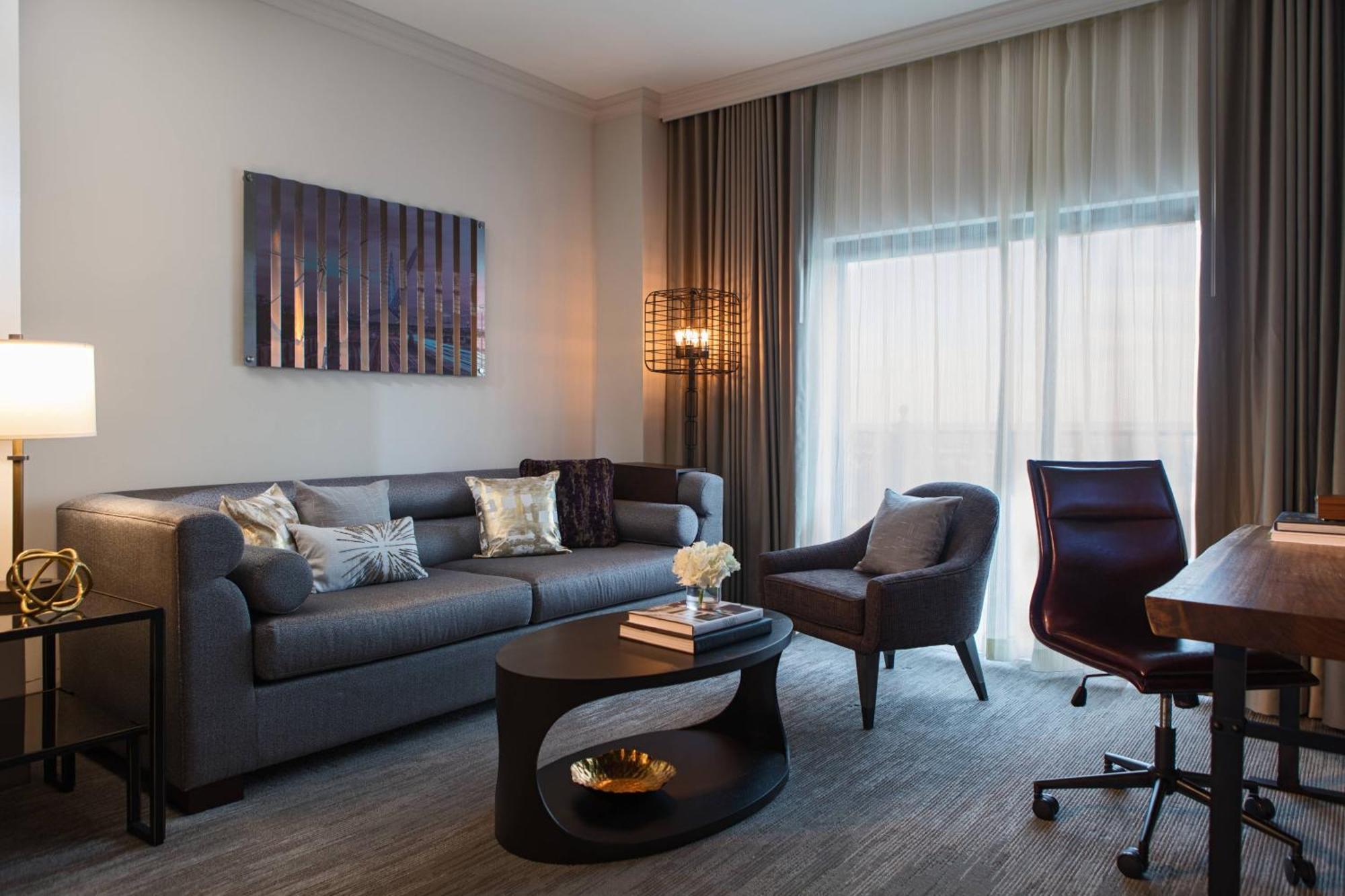 One-Bedroom King Suite Sofa Bed,1615387091:JPEG